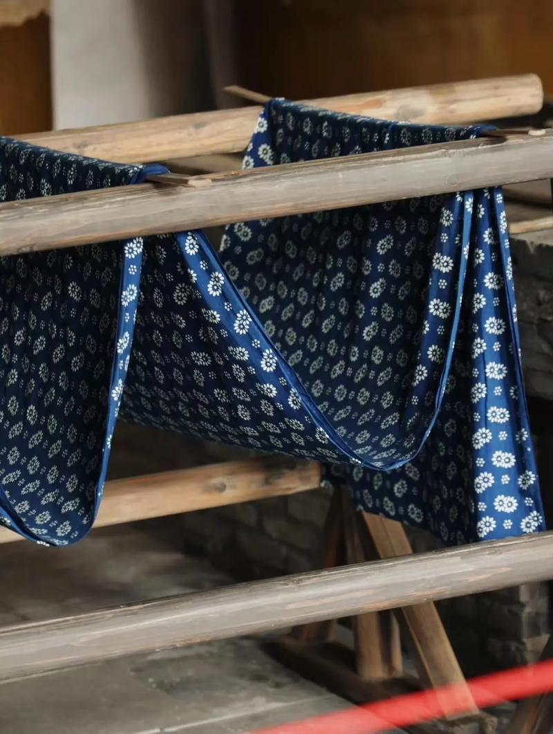 灰纈 藍印花布，青水青白疊白